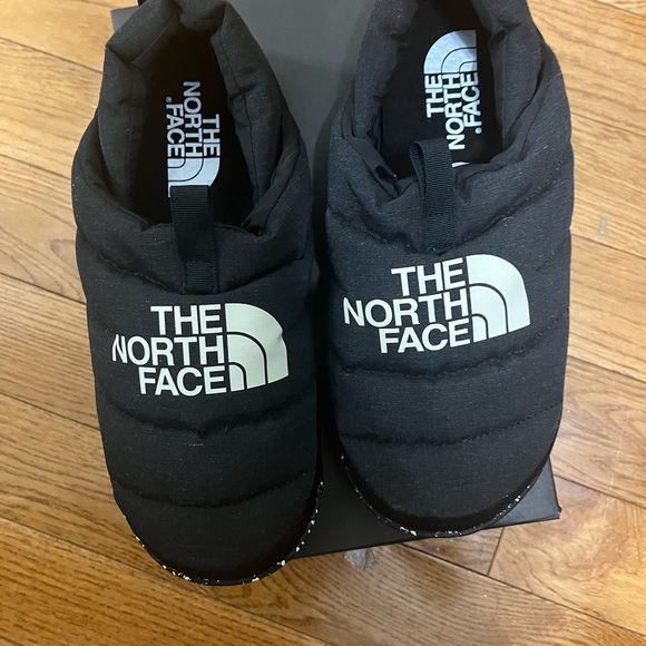 North Face Shoe puffer slippers - Picture 3 of 3